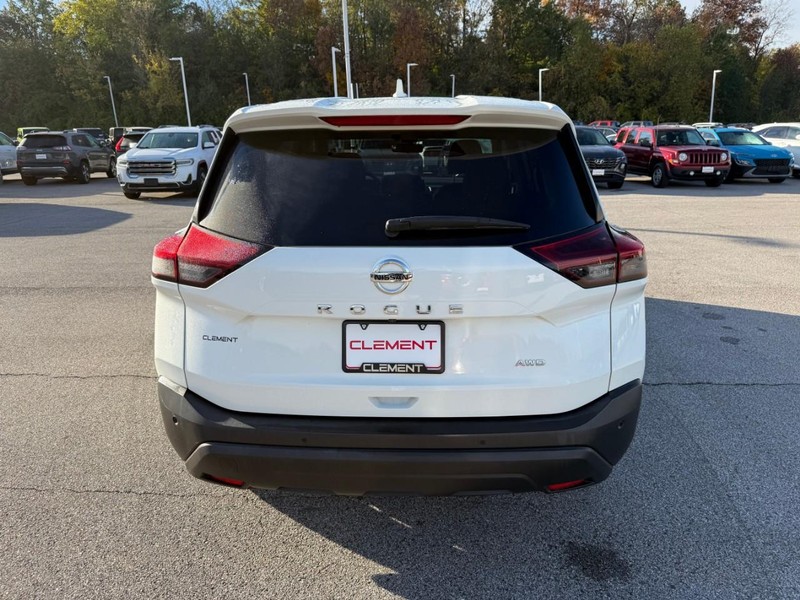 Nissan Rogue Vehicle Image 09