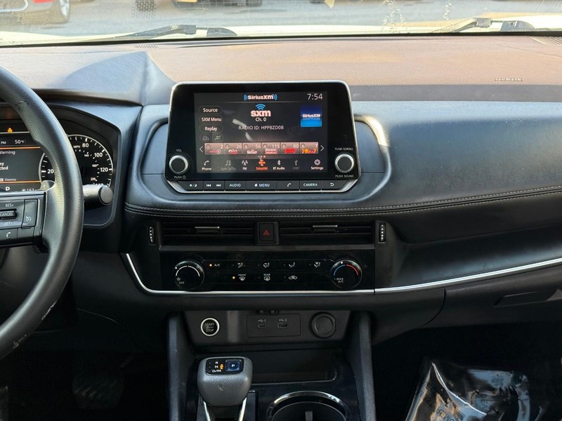 Nissan Rogue Vehicle Image 15