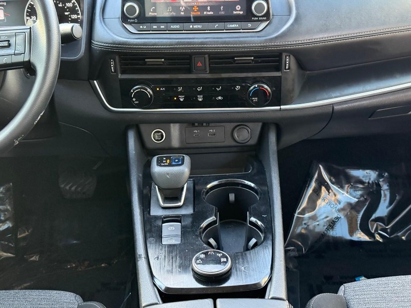 Nissan Rogue Vehicle Image 16