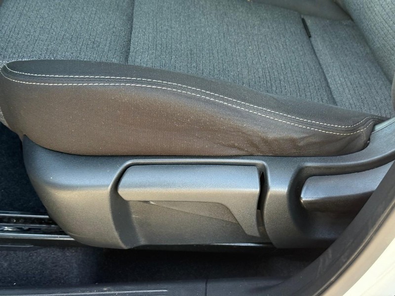 Nissan Rogue Vehicle Image 19