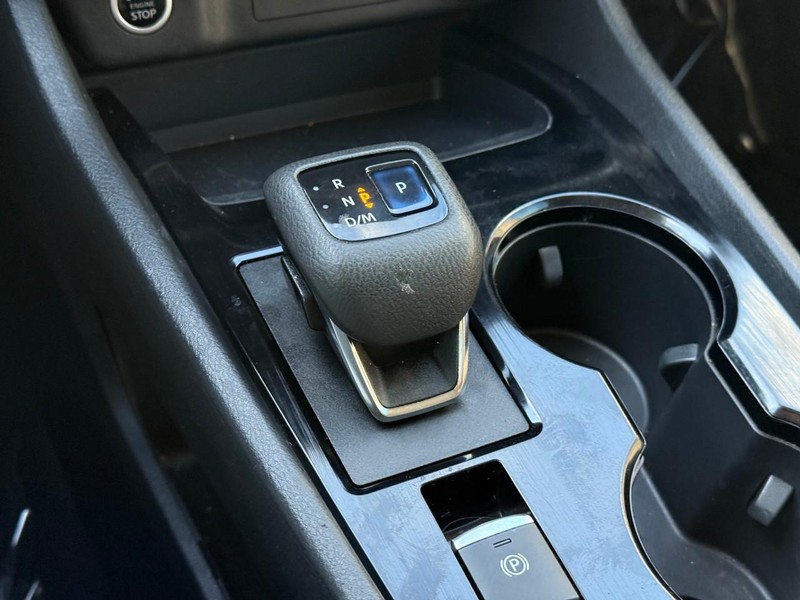 Nissan Rogue Vehicle Image 23