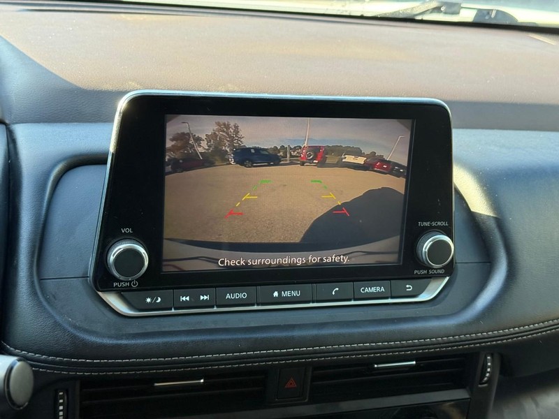 Nissan Rogue Vehicle Image 24