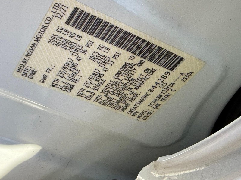 Nissan Rogue Vehicle Image 25