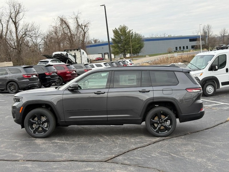 Jeep Grand Cherokee L Vehicle Image 03