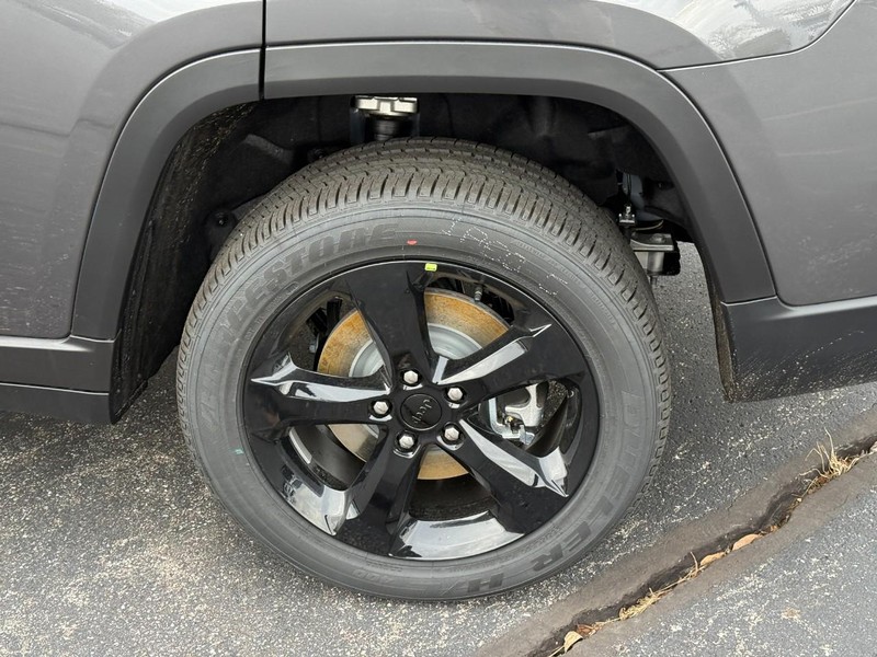 Jeep Grand Cherokee L Vehicle Image 05