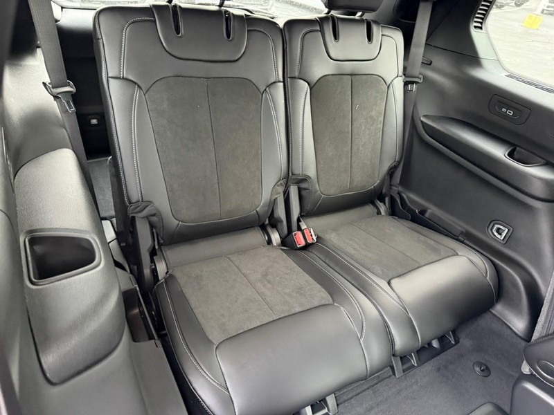 Jeep Grand Cherokee L Vehicle Image 08