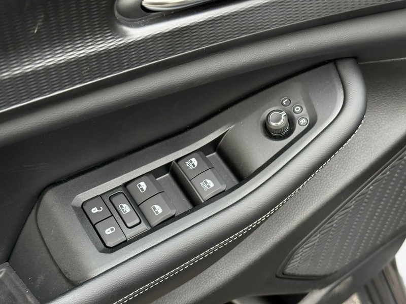 Jeep Grand Cherokee L Vehicle Image 15