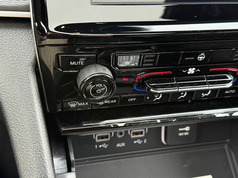 Jeep Grand Cherokee L Vehicle Image 17