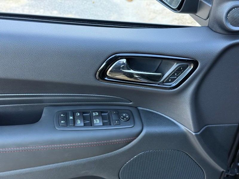 Dodge Durango Vehicle Full-screen Gallery Image 11