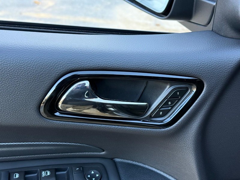 Dodge Durango Vehicle Full-screen Gallery Image 12