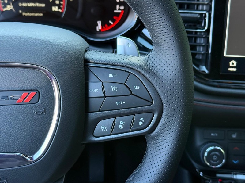 Dodge Durango Vehicle Full-screen Gallery Image 16