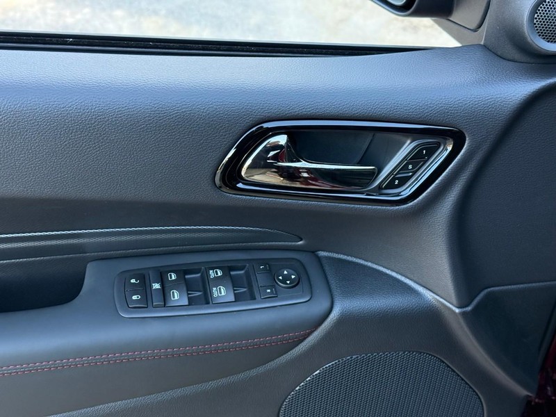 Dodge Durango Vehicle Full-screen Gallery Image 11