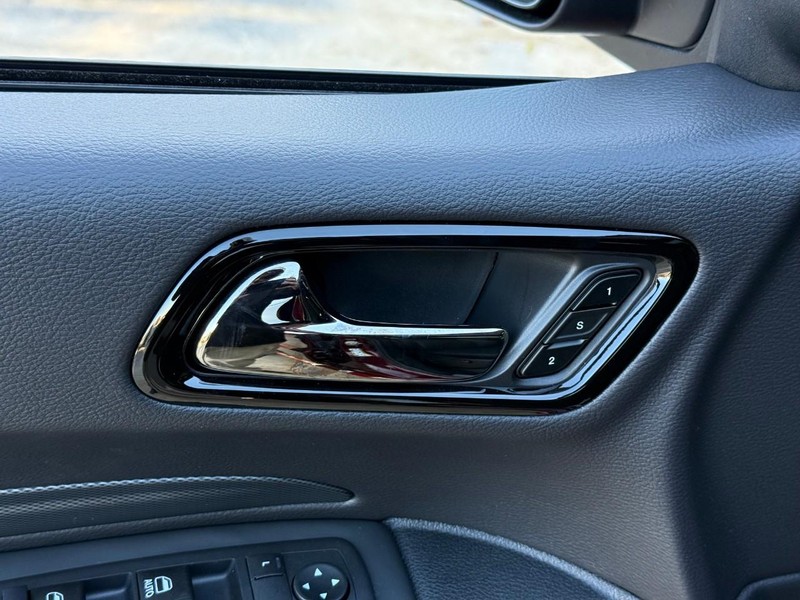 Dodge Durango Vehicle Full-screen Gallery Image 12