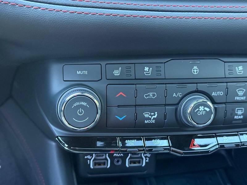 Dodge Durango Vehicle Full-screen Gallery Image 17