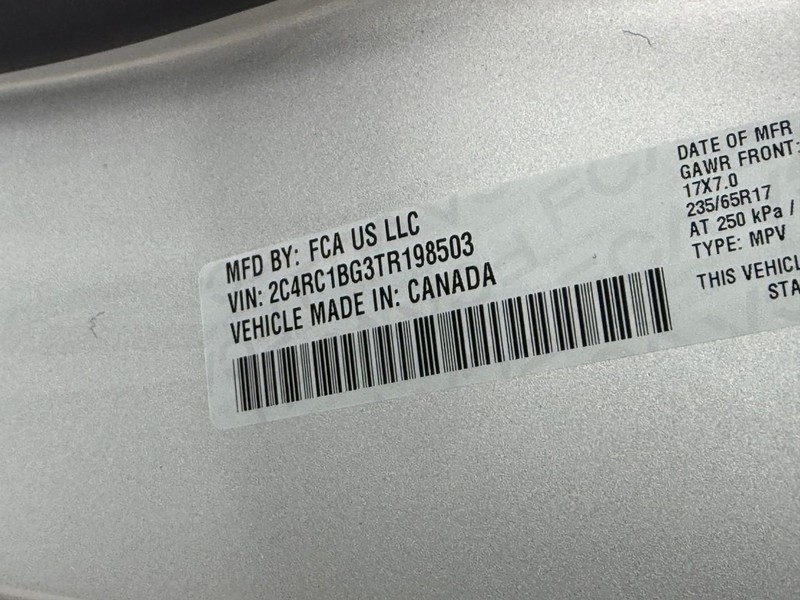 Chrysler Pacifica Vehicle Image 21