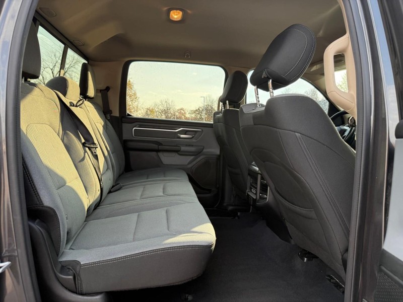 Ram 1500 Vehicle Full-screen Gallery Image 11