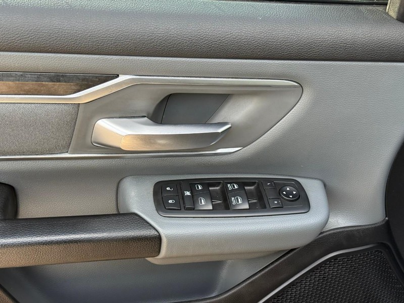 Ram 1500 Vehicle Full-screen Gallery Image 16