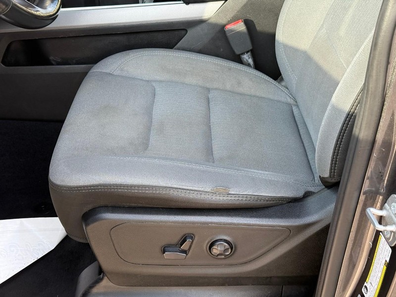 Ram 1500 Vehicle Full-screen Gallery Image 17