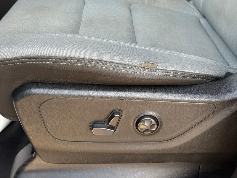 Ram 1500 Vehicle Full-screen Gallery Image 18