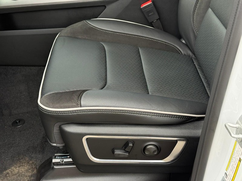 Ram 1500 Vehicle Image 15