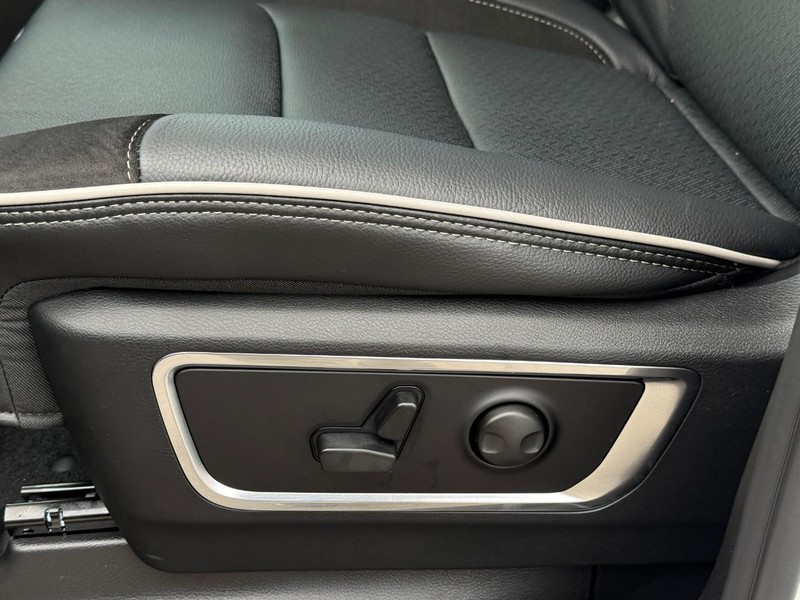 Ram 1500 Vehicle Image 16