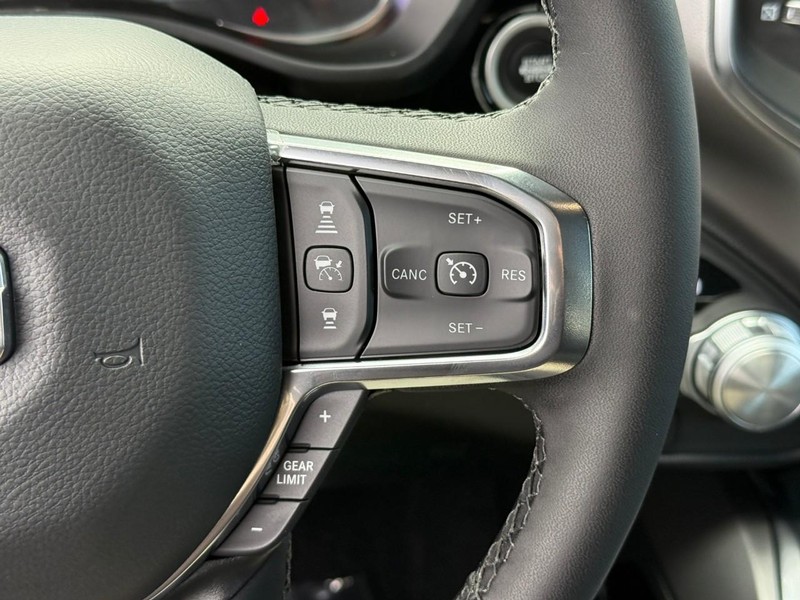 Ram 1500 Vehicle Image 18