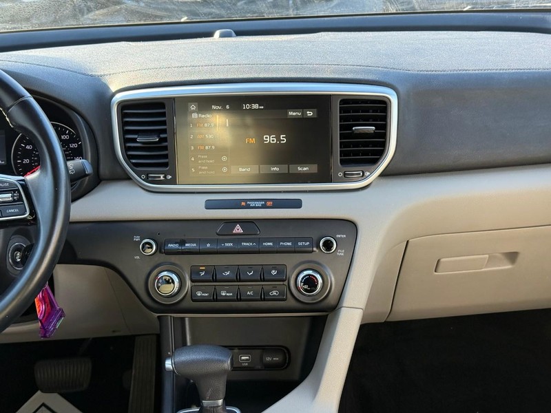 Kia Sportage Vehicle Image 17