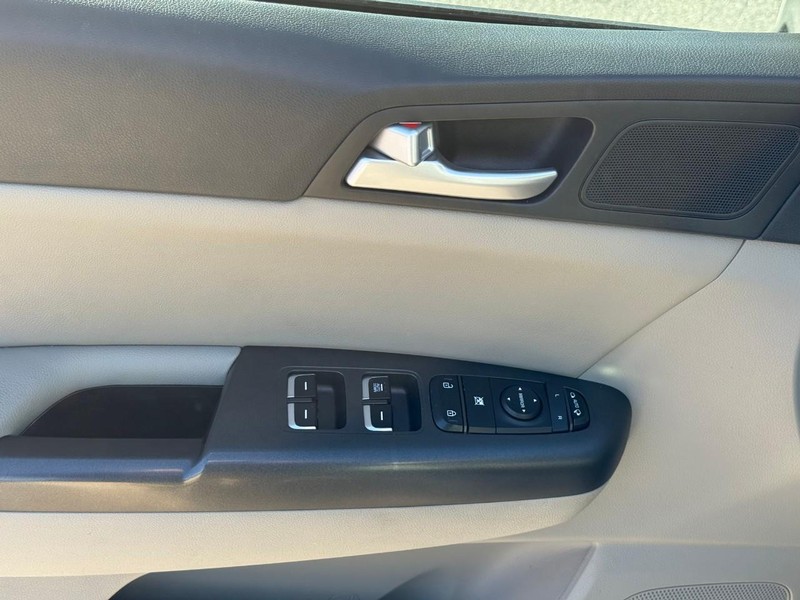 Kia Sportage Vehicle Image 19