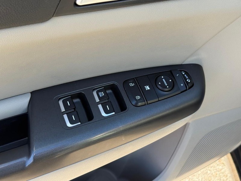 Kia Sportage Vehicle Image 20