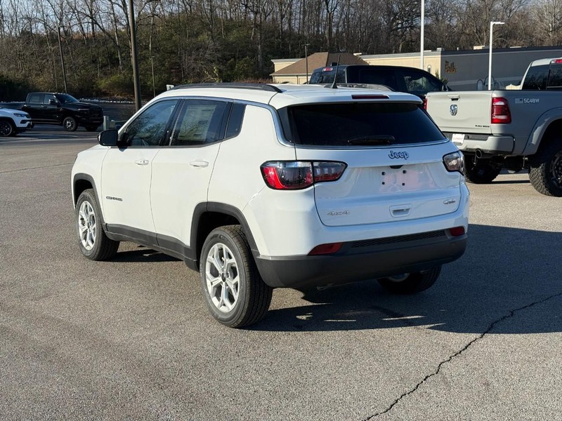 Jeep Compass Vehicle Image 04