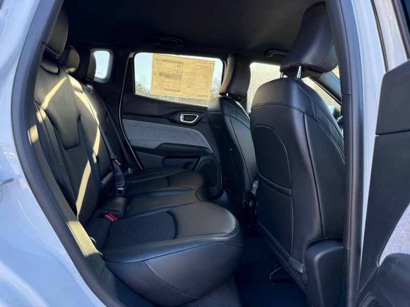 Jeep Compass Vehicle Image 08