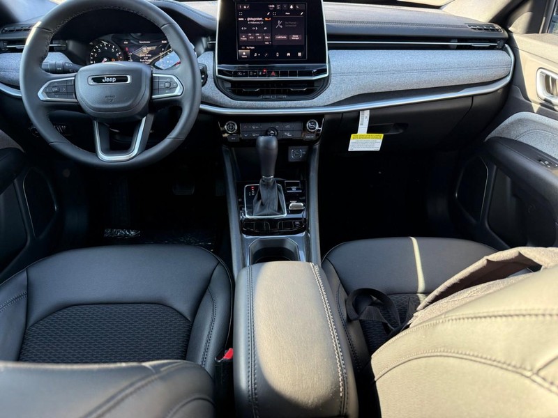 Jeep Compass Vehicle Image 09