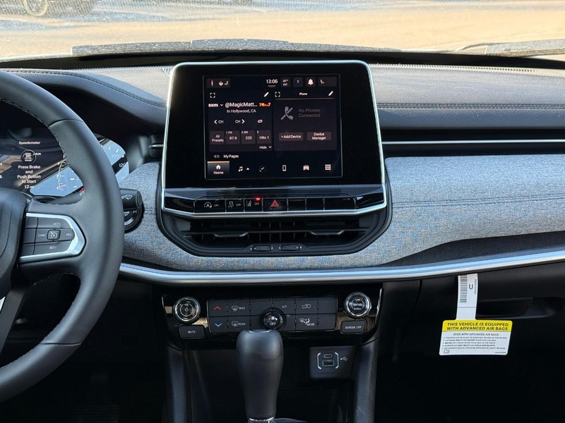 Jeep Compass Vehicle Image 12