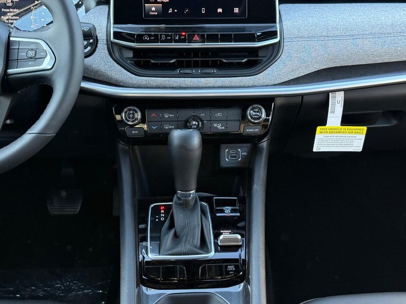 Jeep Compass Vehicle Image 13