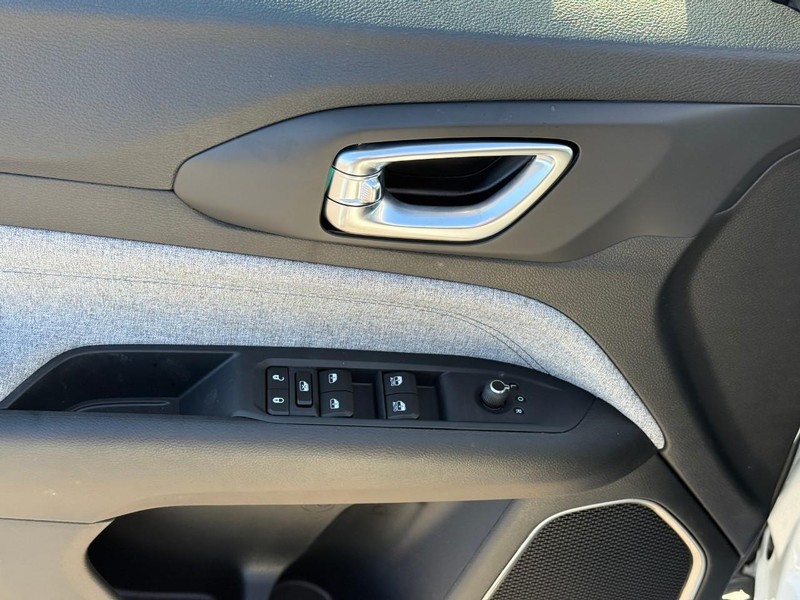 Jeep Compass Vehicle Image 14