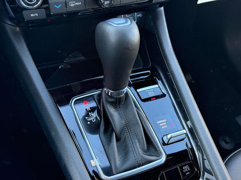 Jeep Compass Vehicle Image 16