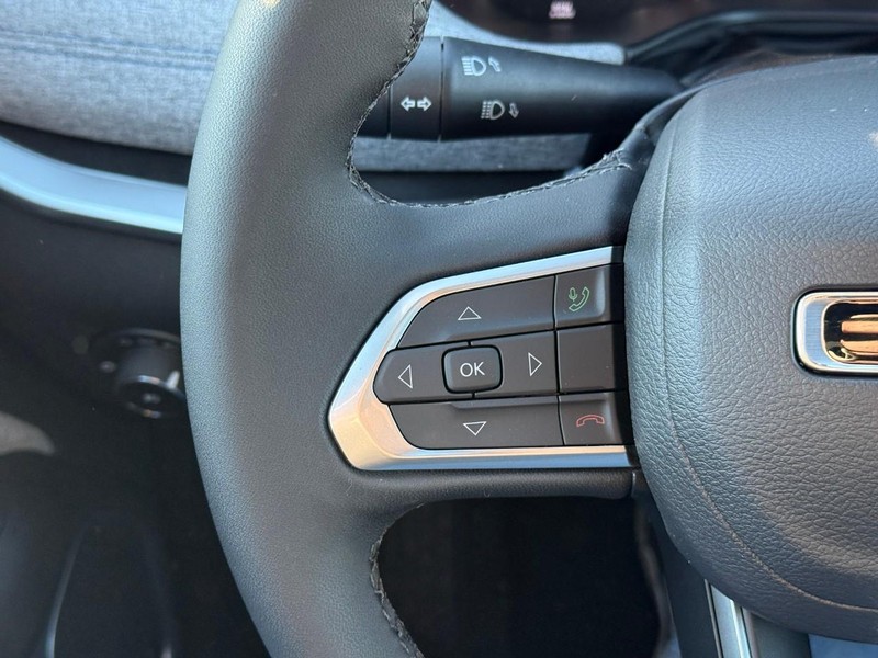 Jeep Compass Vehicle Image 17