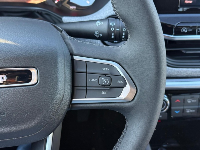 Jeep Compass Vehicle Image 18