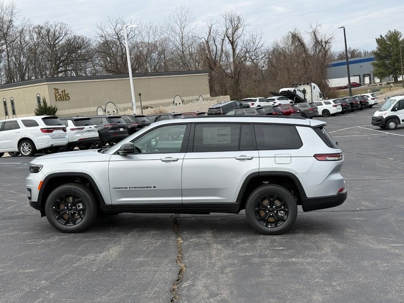 Jeep Grand Cherokee L Vehicle Image 03
