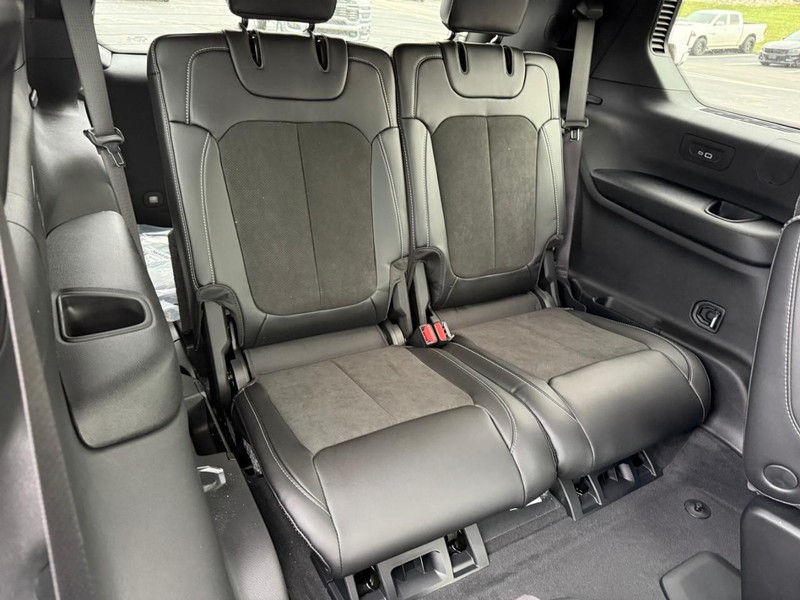 Jeep Grand Cherokee L Vehicle Image 08