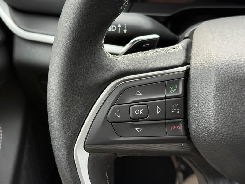 Jeep Grand Cherokee L Vehicle Image 18