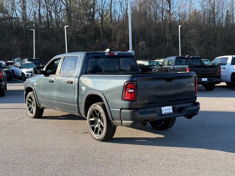 Ram 1500 Vehicle Full-screen Gallery Image 3