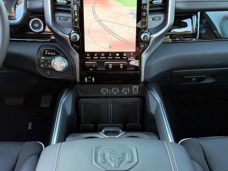 Ram 1500 Vehicle Full-screen Gallery Image 9