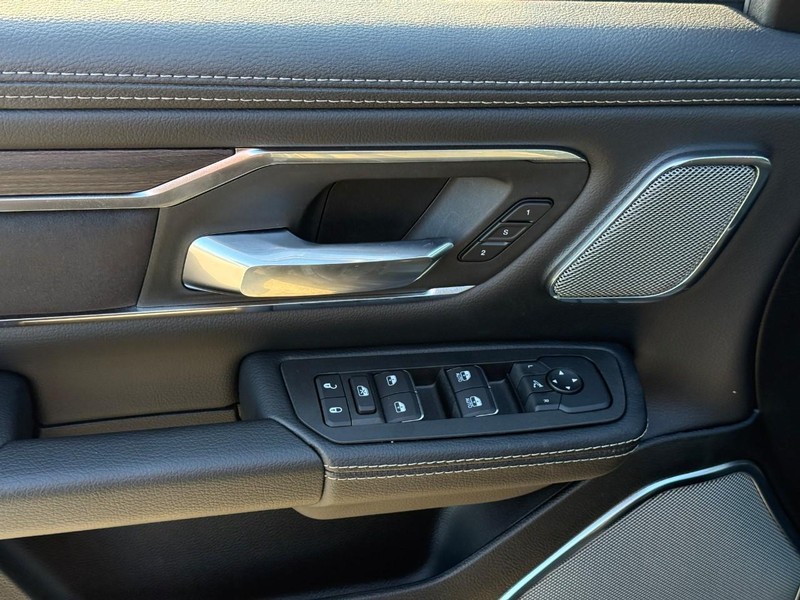 Ram 1500 Vehicle Full-screen Gallery Image 10