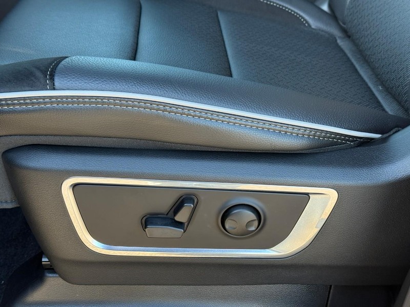 Ram 1500 Vehicle Full-screen Gallery Image 13