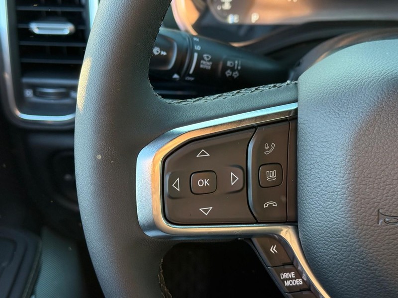 Ram 1500 Vehicle Full-screen Gallery Image 14