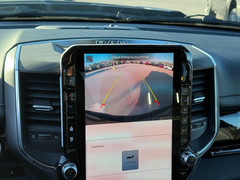 Ram 1500 Vehicle Full-screen Gallery Image 16