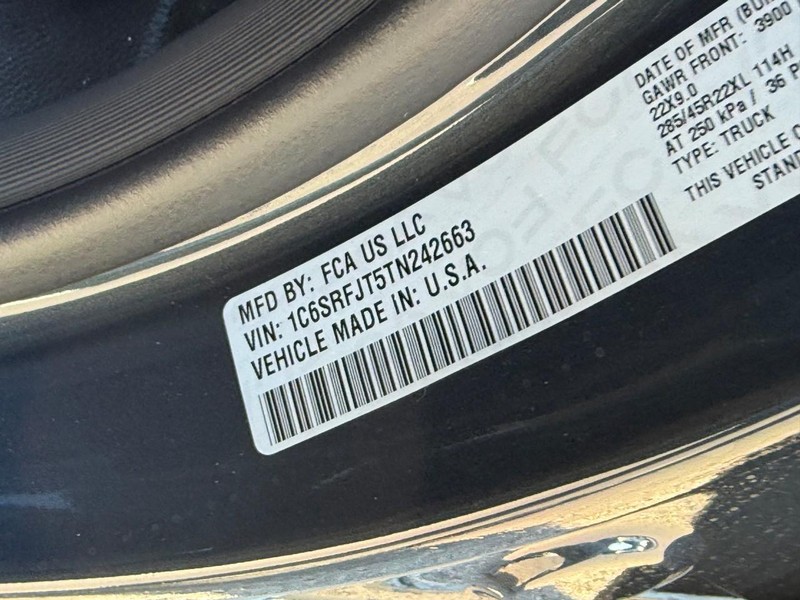 Ram 1500 Vehicle Full-screen Gallery Image 17