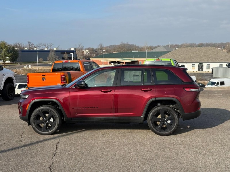 Jeep Grand Cherokee Vehicle Full-screen Gallery Image 2