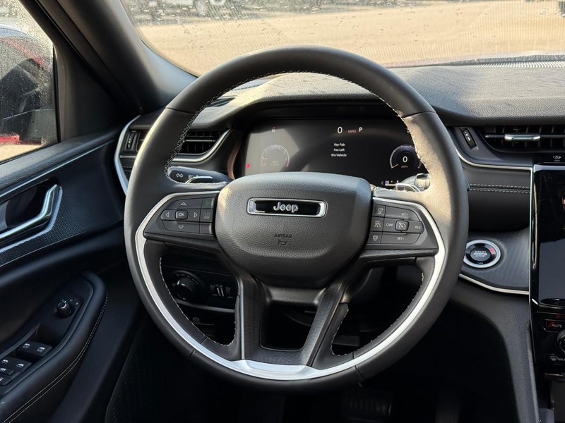 Jeep Grand Cherokee Vehicle Full-screen Gallery Image 7